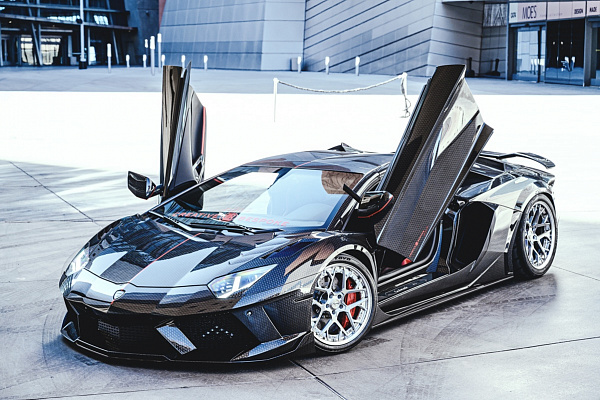 Фото дисков Savini SV84 Сатиновый лак на Lamborghini Aventador