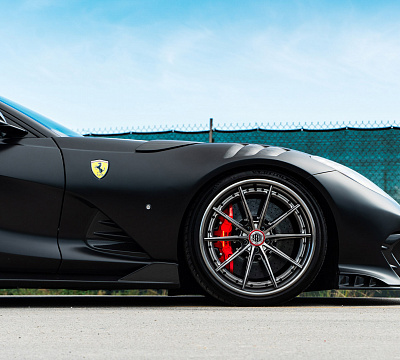 Фото дисков 1886 Wheels G010 на Ferrari 812