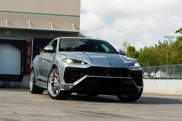 Фото дисков HRE S201H Полированный лак на Lamborghini Urus