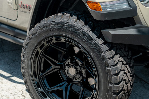 Фото дисков 4PLAY 4P55 Черный глянец на Jeep Gladiator II (JT)