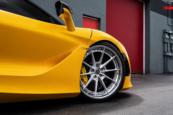 Фото дисков Anrky AN38 Глянцевый лак на McLaren 720S