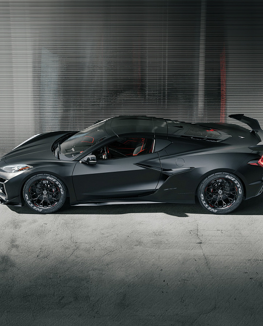 Фото дисков PF13 R / RS Черный глянец на Chevrolet Corvette C8