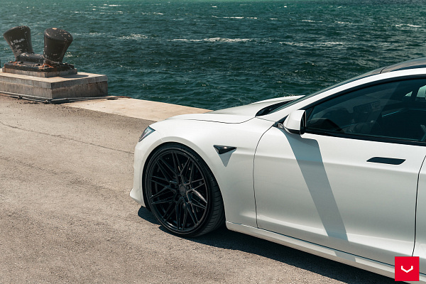Фото дисков Vossen HF-7 Черный глянец на Tesla Model S