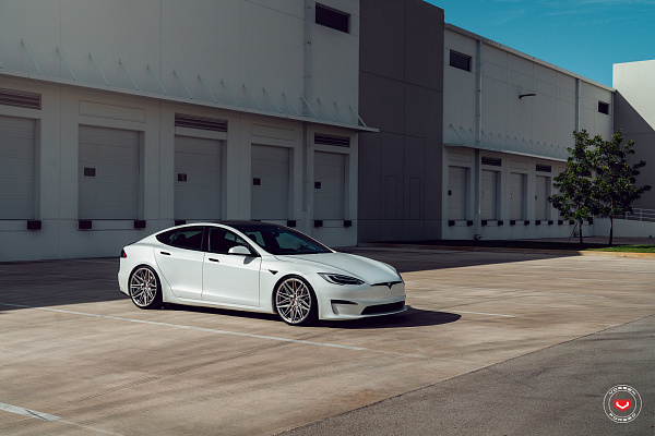 Фото дисков Vossen EVO-5R Глянцевый тонированный лак на Tesla Model S