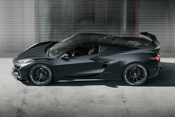 Фото дисков Brixton Forged PF13 R / RS Черный глянец на Chevrolet Corvette C8