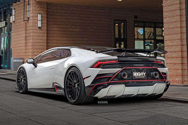 Фото дисков Strasse Wheels SV15T Deep Concave FS Черный матовый на Lamborghini Huracan