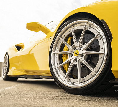 Фото дисков Strasse Wheels SV10 Deep Concave FS на Ferrari F8