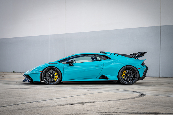 Фото дисков Brixton Forged CM6-R Черный глянец на Lamborghini Huracan