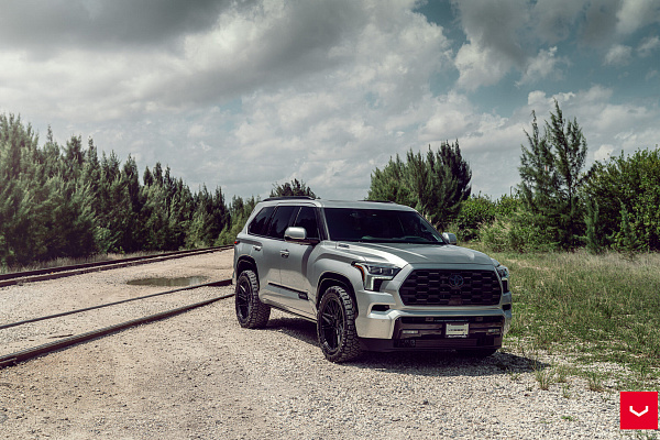 Фото дисков Vossen HF6-5 Черный глянец на Toyota Sequoia III