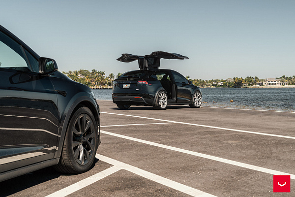 Фото дисков Vossen HF-5 Серебро на Tesla Model X