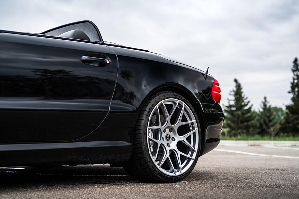 Фото дисков HRE FF01 Серебро на Mercedes-Benz SL (R230)