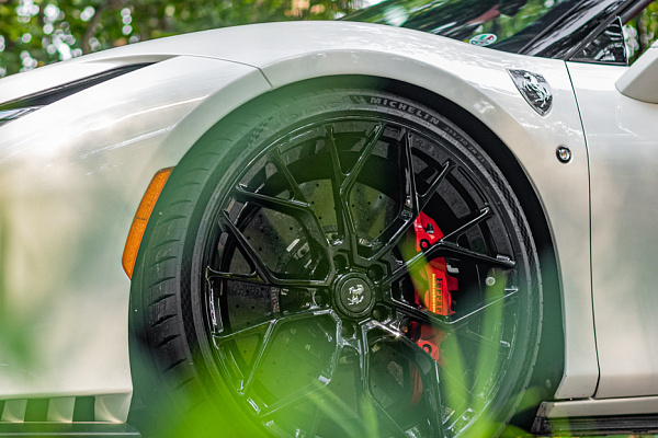 Фото дисков Brixton Forged PF10 Черный глянец на Ferrari F8