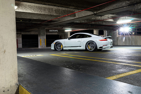 Фото дисков Strasse Wheels SV4 Deep Concave Monoblock Глянцевый графит на Porsche 911 VII