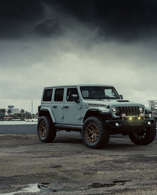 Фото дисков HFX-1 (5-Lug) Сатиновая бронза на Jeep Wrangler IV (JL)