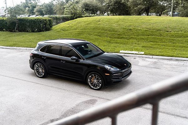 Фото дисков HRE P200 Глянцевый темный лак на Porsche Cayenne III