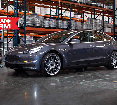 Фото дисков HRE FF01 на Tesla Model 3