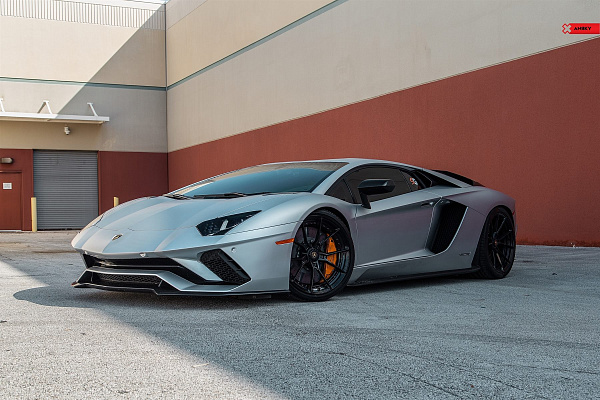 Фото дисков Anrky AN22 Черный сатин на Lamborghini Aventador