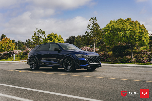 Фото дисков Vossen HF-7 Черный глянец на Audi Q8