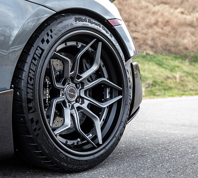 Фото дисков Brixton Forged PF9 на McLaren 600