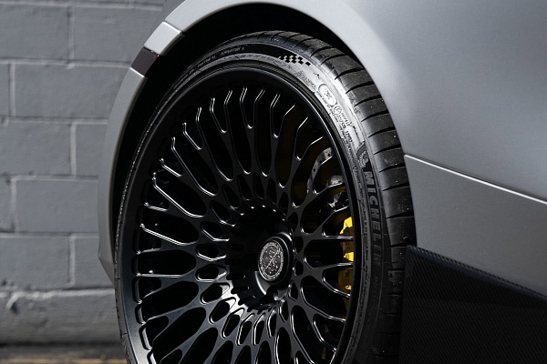 Фото дисков Brixton Forged TR20 Черный сатин на McLaren 720S