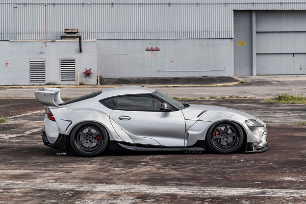 Фото дисков Strasse Wheels S6 Competition Черный сатин на Toyota Supra A90