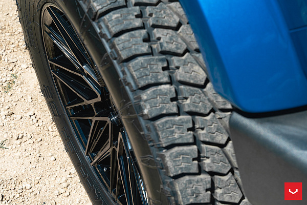 Фото дисков Vossen HF6-5 Черный глянец на Ford Bronco