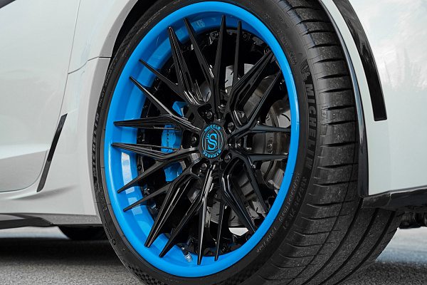 Фото дисков Strasse Wheels SV10M-RS Deep Concave FS Другой цвет на Chevrolet Corvette C7