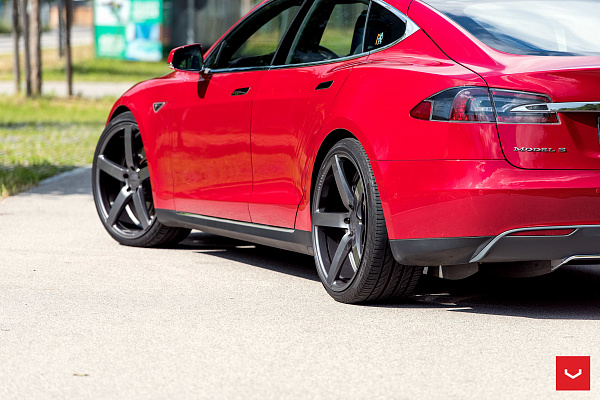 Фото дисков Vossen CV3 Глянцевый графит на Tesla Model S