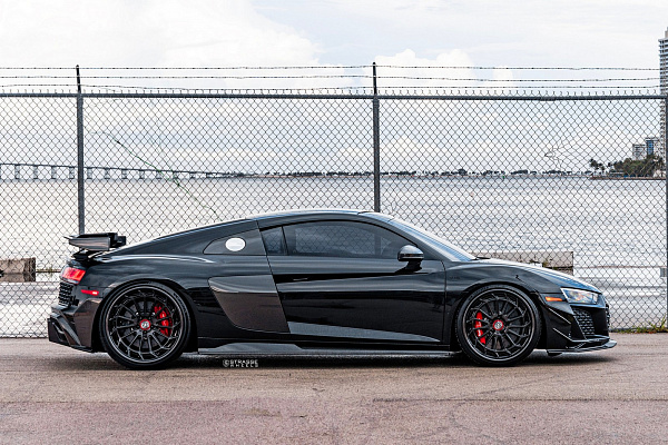 Фото дисков Strasse Wheels SV15FF Deep Concave FS Другой цвет на Audi R8 (4S)