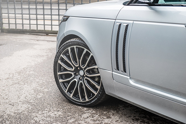 Фото дисков Kahn Pace Car  на Range Rover IV