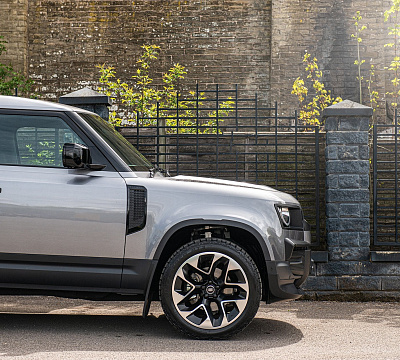 Фото дисков Kahn Type 60 RS2 на Land Rover Defender II