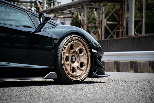 Фото дисков HRE 454 GTM Сатиновая шампань на Lamborghini Aventador