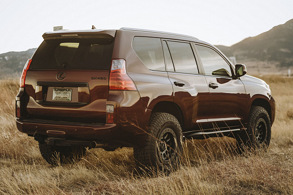 Фото дисков Black Rhino DUGGER Сатиновый графит на Lexus GX II