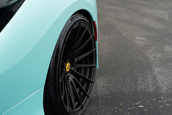 Фото дисков Strasse Wheels SV15 Deep Concave Duoblock Черный матовый на Ferrari F8