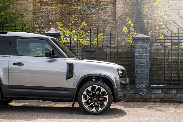 Фото дисков Kahn Type 60 RS2 Алмазная проточка на Land Rover Defender II