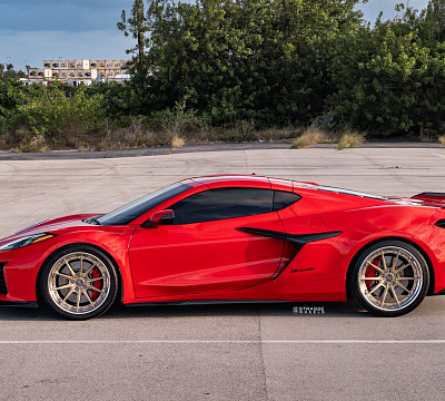 Фото дисков Strasse Wheels SV10 Deep Concave FS на Chevrolet Corvette C8