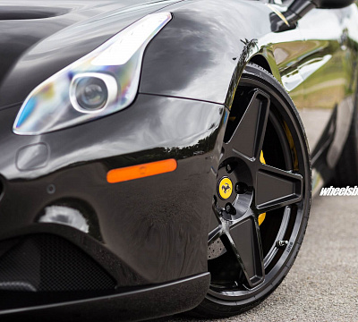 Фото дисков HRE 505M на Ferrari California