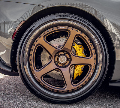 Фото дисков Brixton Forged TR05 на Ferrari 296