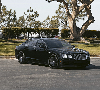 Фото дисков Rotiform CBU на Bentley Flying Spur III