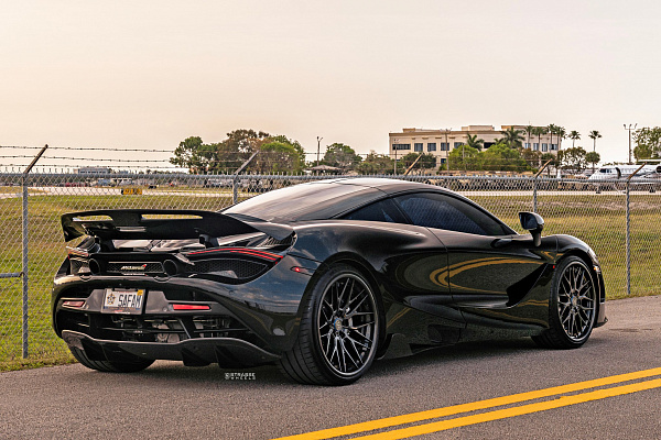 Фото дисков Strasse Wheels SV10M Deep Concave FS Другой цвет на McLaren 720S