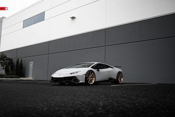 Фото дисков Anrky AN28 Глянцевое темное золото на Lamborghini Huracan