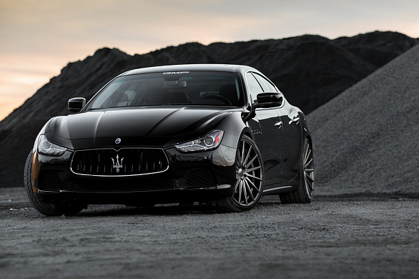 Фото дисков Vossen VFS-2 Глянцевый графит на Maserati Ghibli