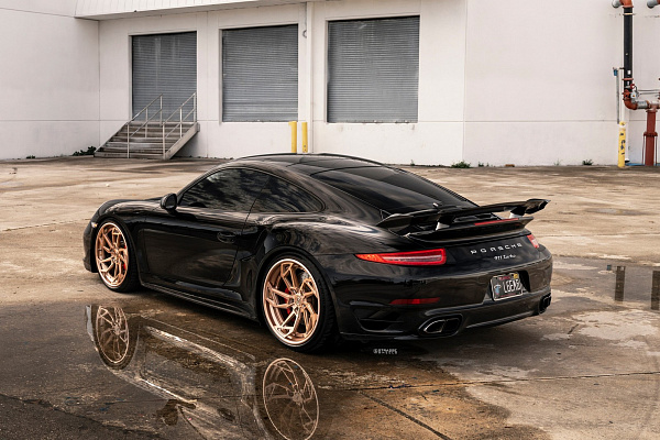 Фото дисков Strasse Wheels SB1 Deep Concave FS Сатиновое золото на Porsche 911 VII