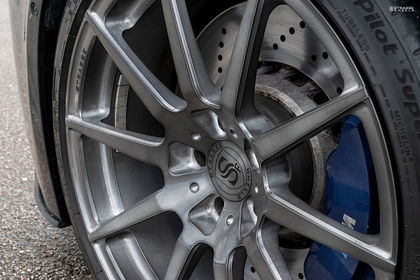 Фото дисков Strasse Wheels R10 Deep Concave Monoblock Сатиновый темный лак на BMW 5/M5 (F10)