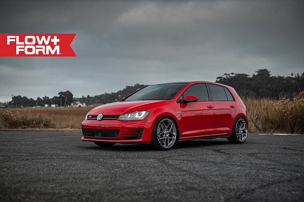 Фото дисков HRE FF11 Глянцевый графит на Volkswagen Golf VII