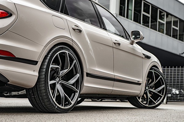 Фото дисков Kahn Type 54 Алмазная проточка на Bentley Bentayga