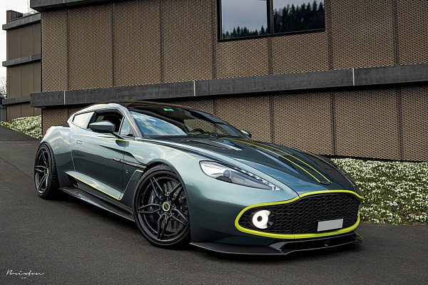 Фото дисков Brixton Forged PF2 Черный сатин на Aston Martin Zagato