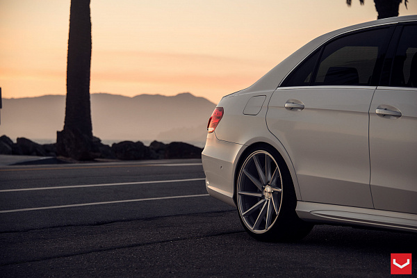 Фото дисков Vossen CVT Серебро на Mercedes-Benz E-Class (W212, S212, C207)