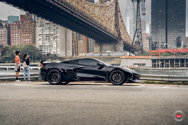 Фото дисков Vossen S21-02 Черный глянец на Chevrolet Corvette C8