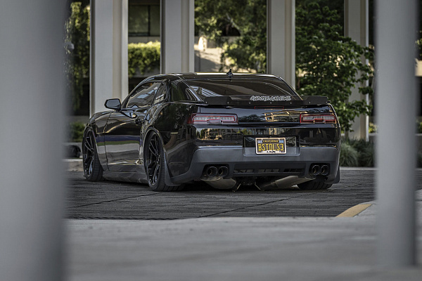 Фото дисков American Racing MACH FIVE Черный глянец на Chevrolet Camaro V
